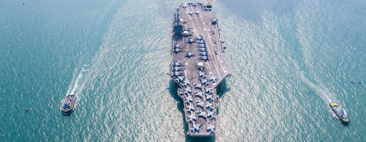 海上航空母艦甲板作業
