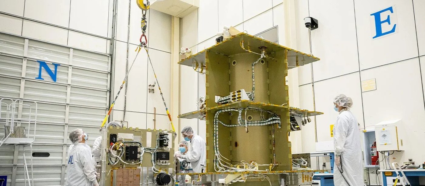 衛星整合廠房中的火工品作業環境